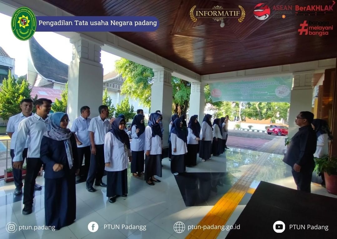Kegiatan Apel Pagi dengan Pembina Apel yaitu Bapak Sarjoko, SH., MH.