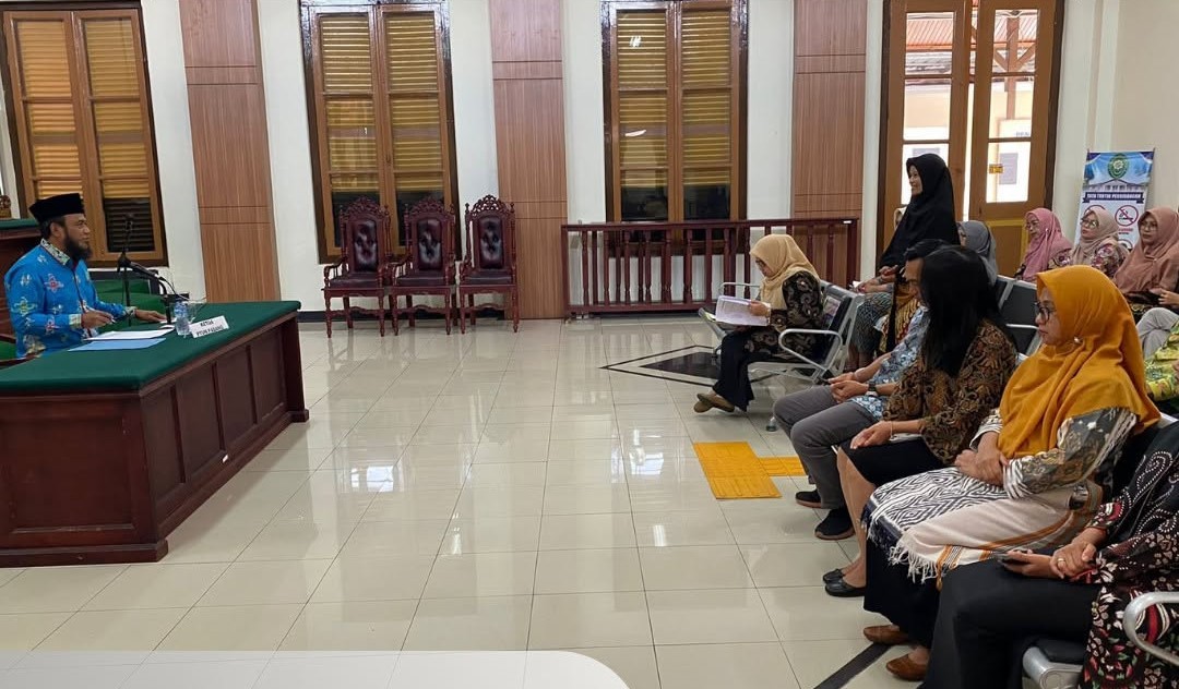 PTUN Padang mengadakan Rapat