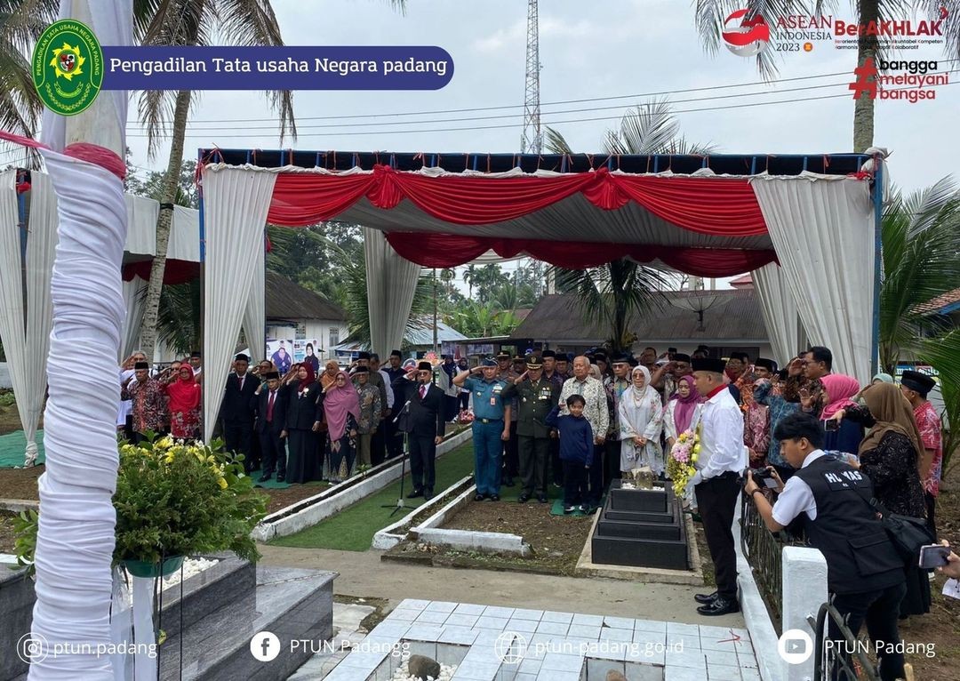 Upacara Tabur Bunga Pahlawan Kesehatan Dr. Mohammad Djamil