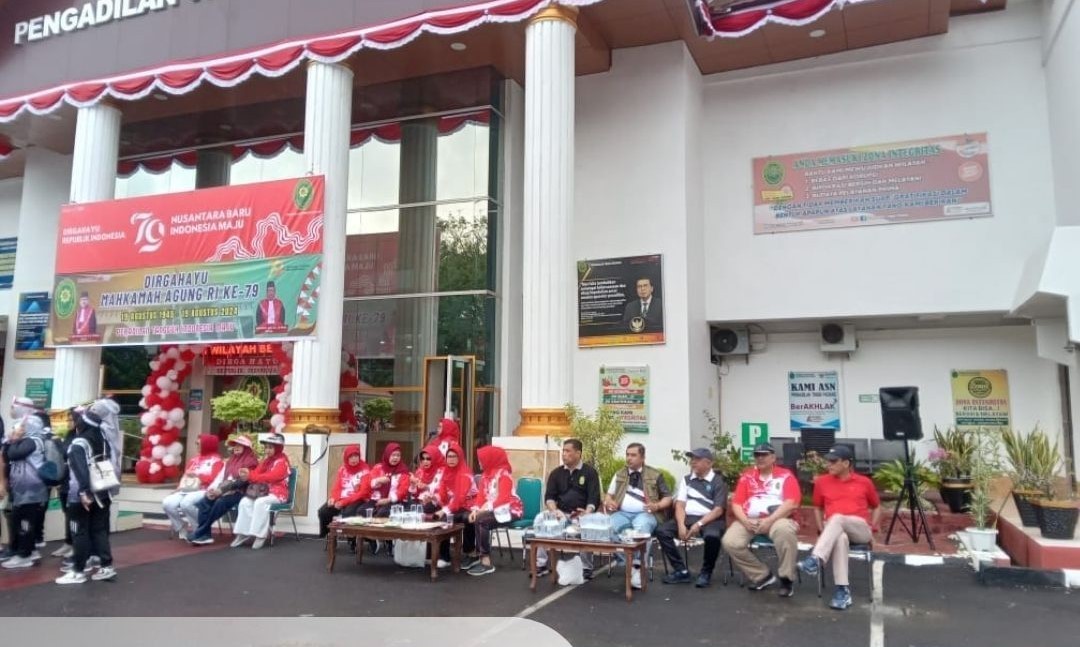 Jalan Santai dalam rangka memperingati HUT RI dan HUT MA RI