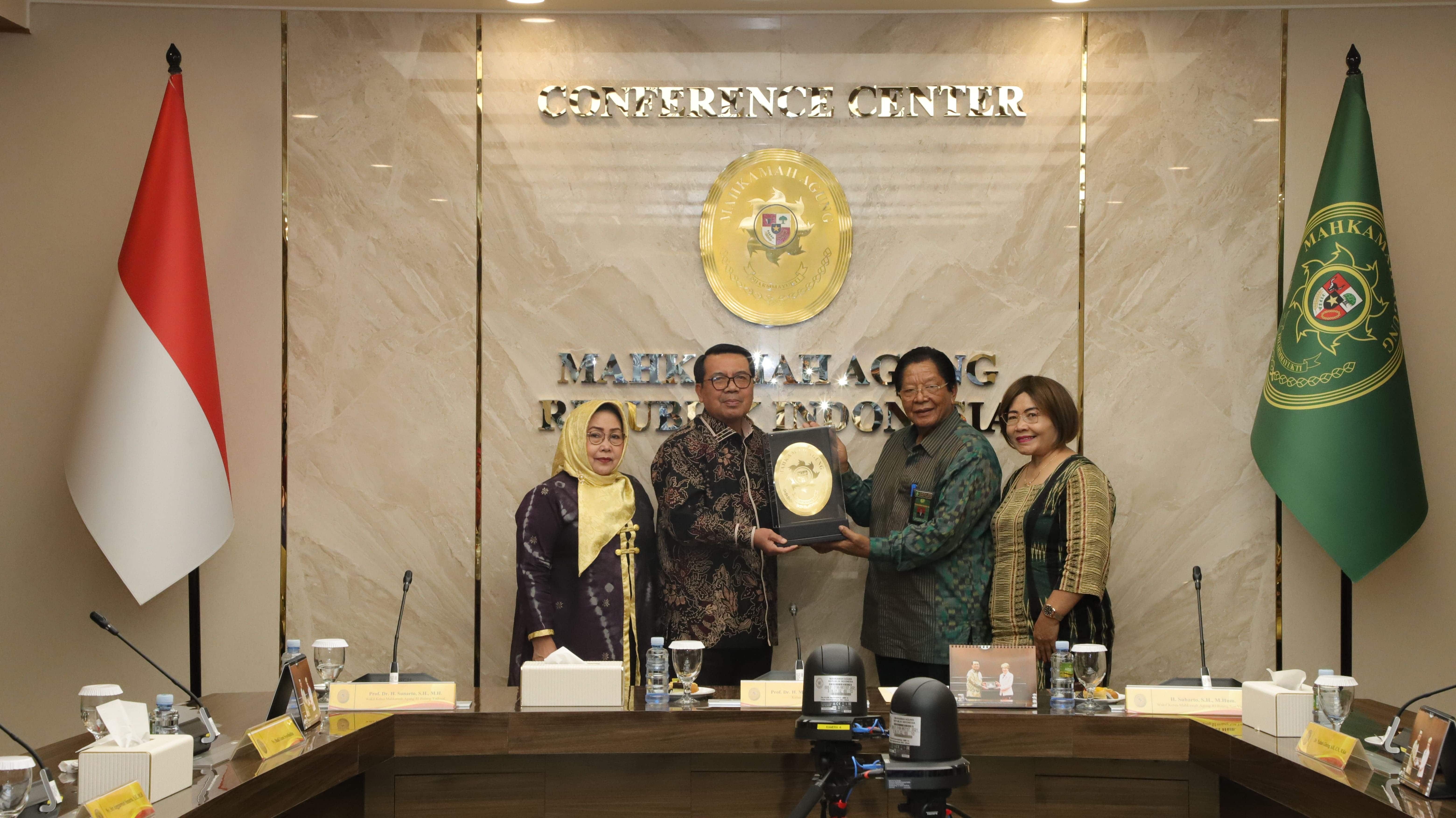 Ketua Mahkamah Agung RI Melepas Hakim Agung Yakup Ginting