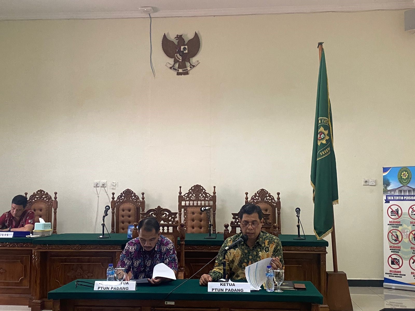 Rapat koordinasi rutin Pengelola Pelayanan Informasi dan Dokumentasi PTUN Padang