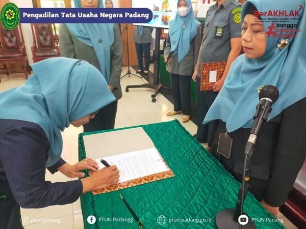 Pelantikan Ibu Ellyza Alwis, S.I.Kom sebagai Kasub Bag Umum dan Keuangan