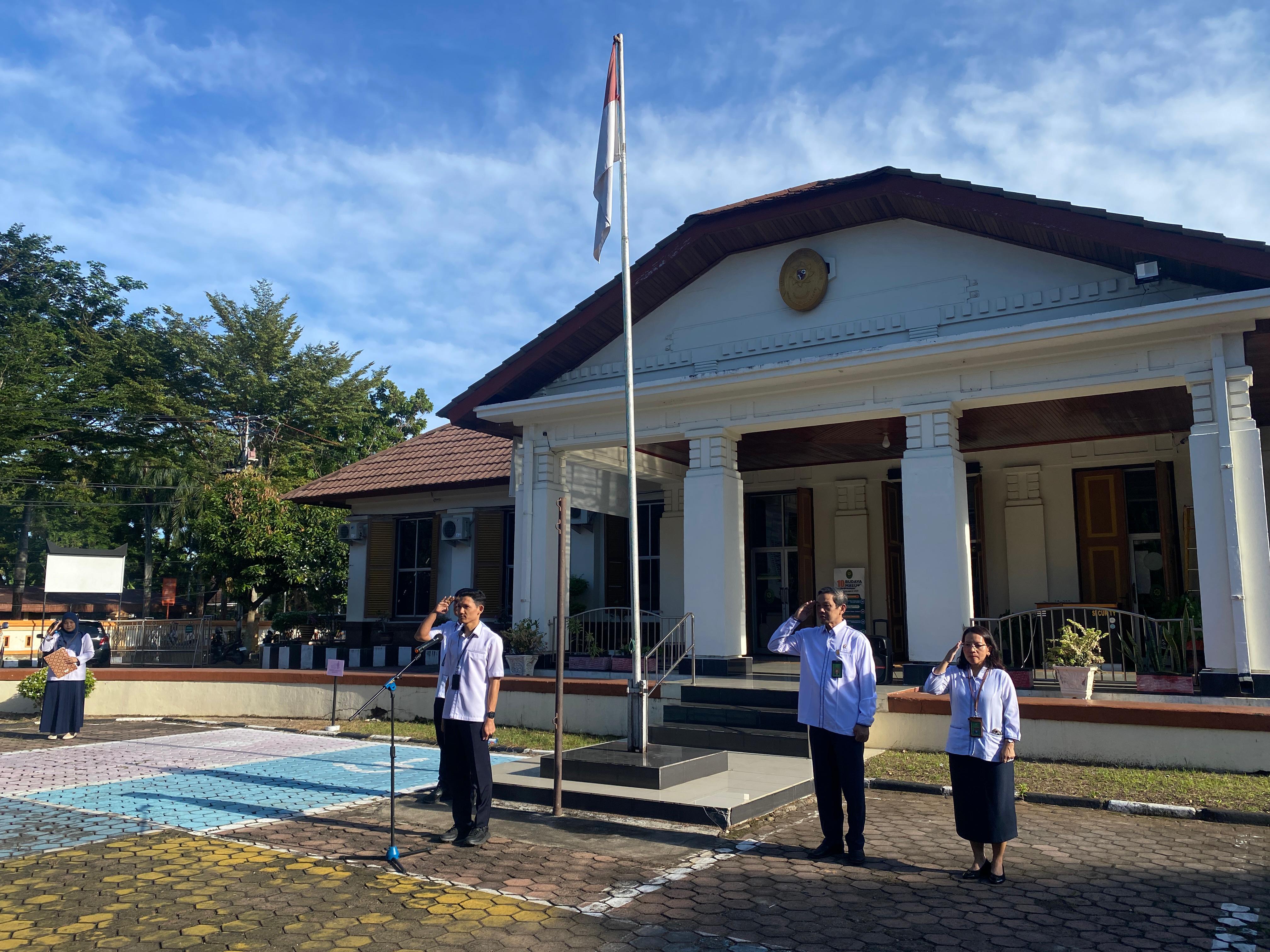 Kegiatan Rutin Apel Pagi PTUN Padang