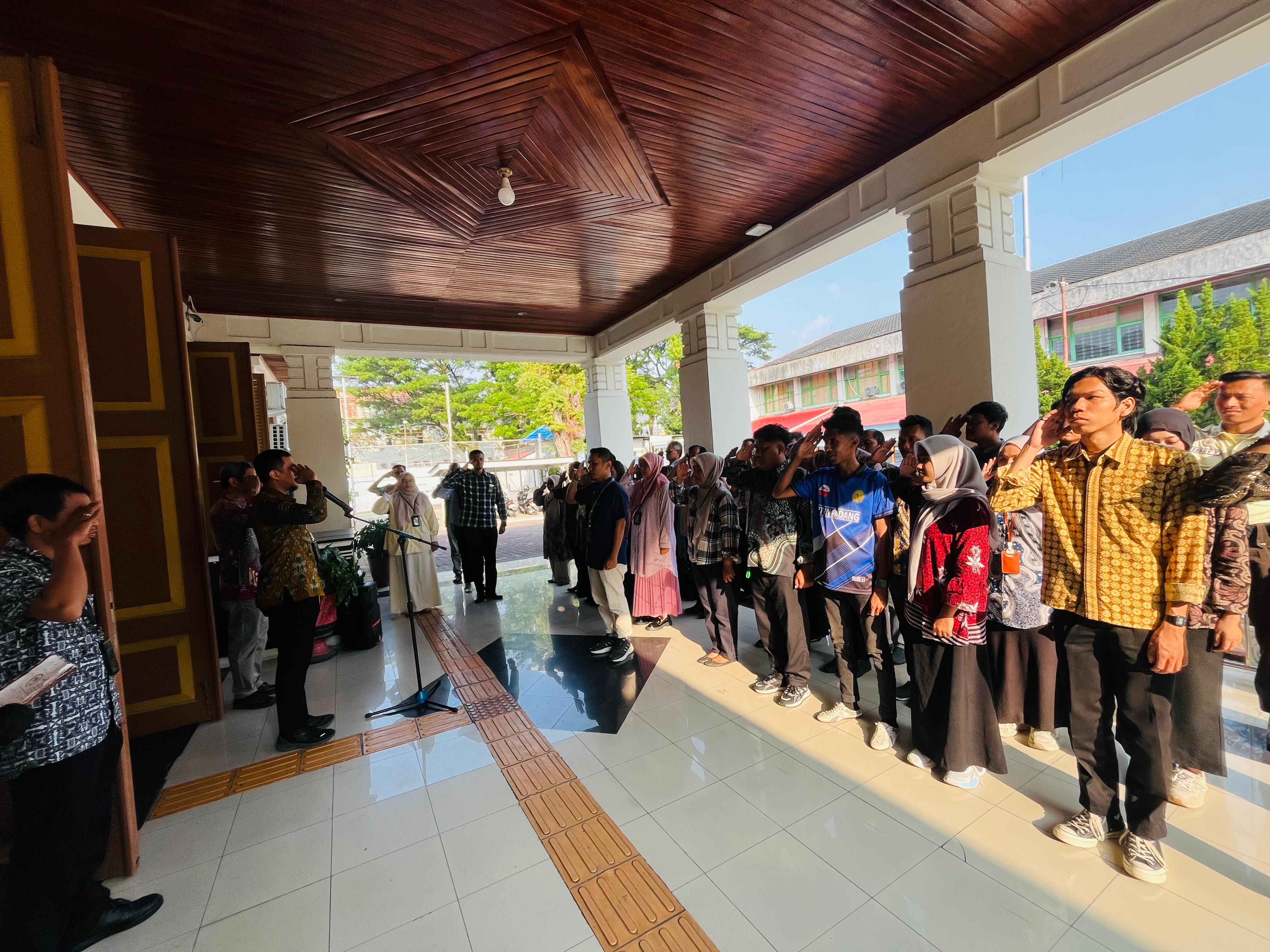 Kegiatan Rutin Apel Sore PTUN Padang