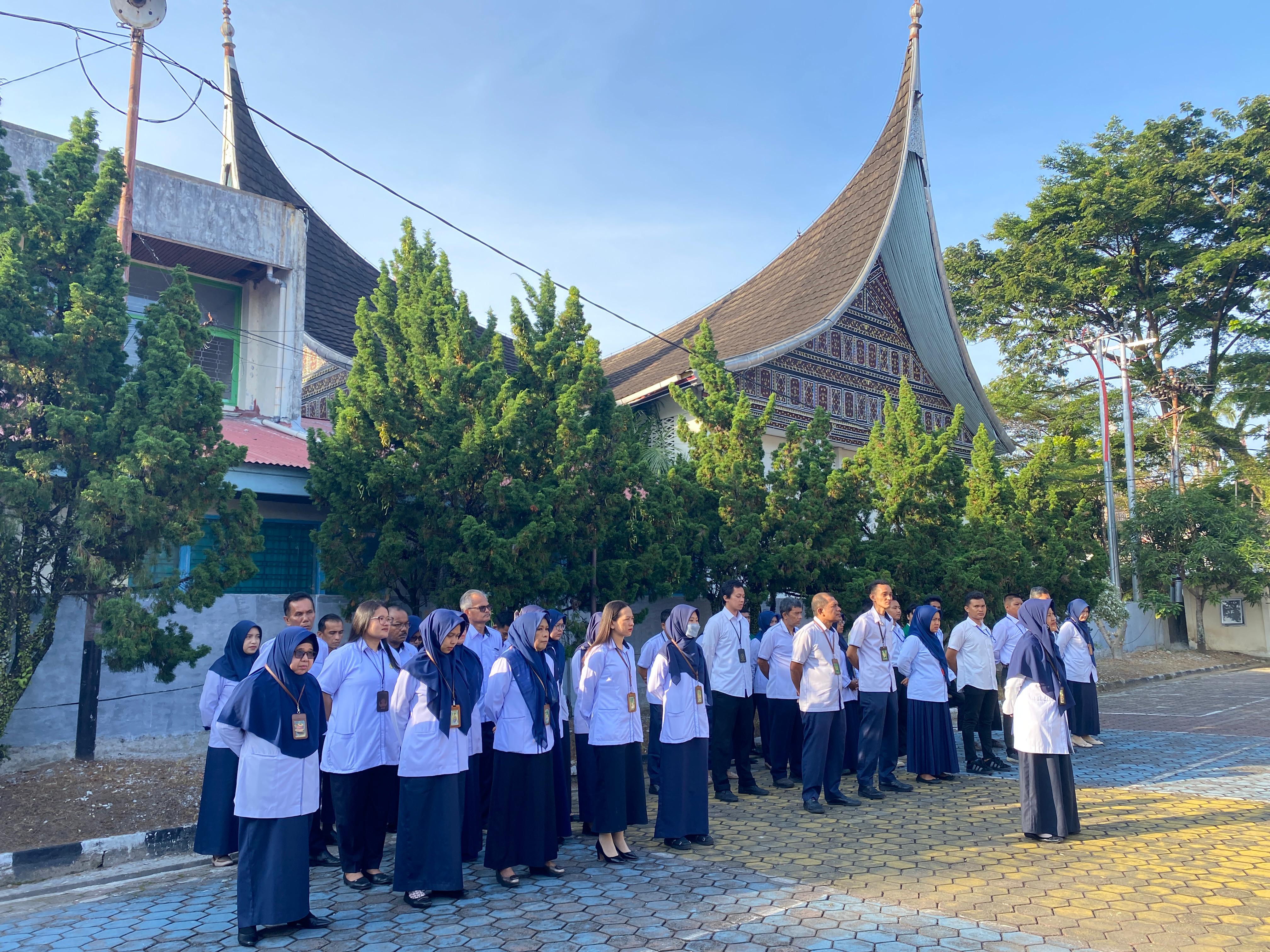 Kegiatan Rutin Apel Pagi PTUN Padang