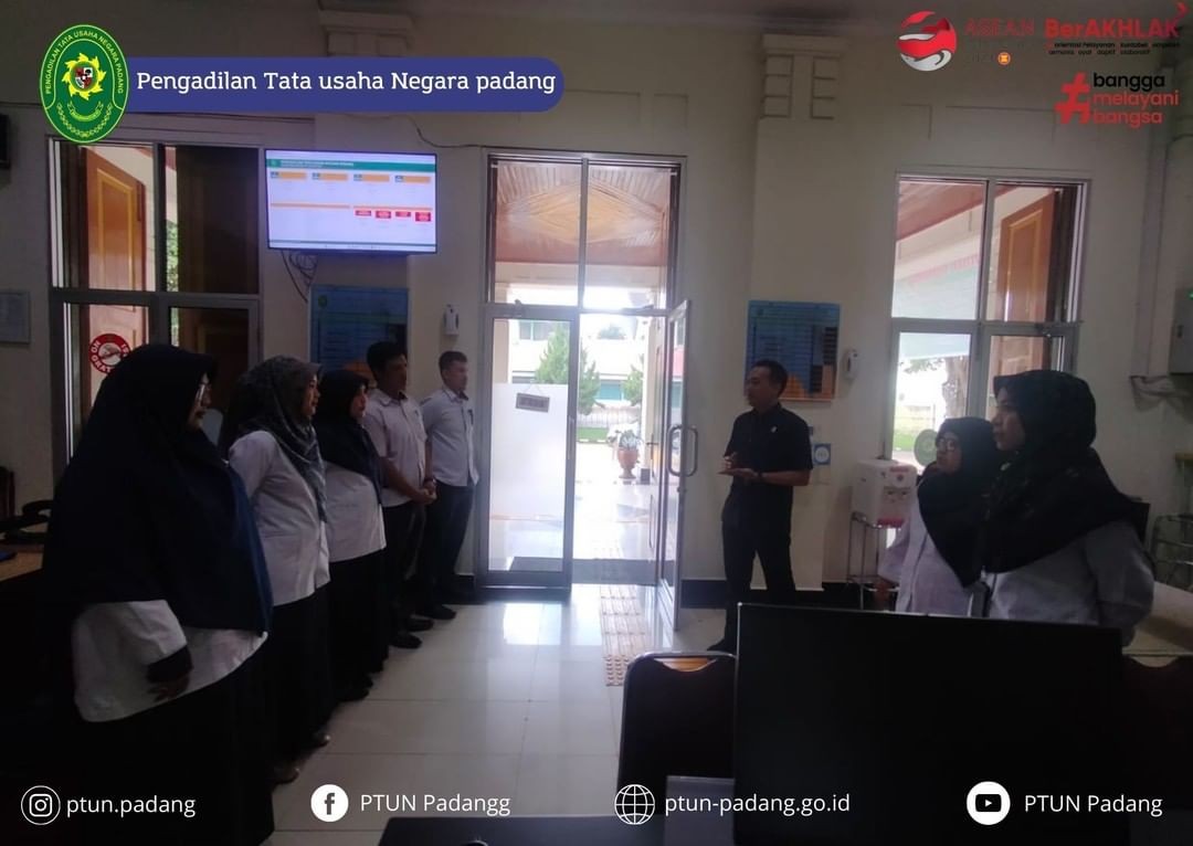 Briefing petugas PTSP yang dilakukan oleh Hakim PTUN Padang
