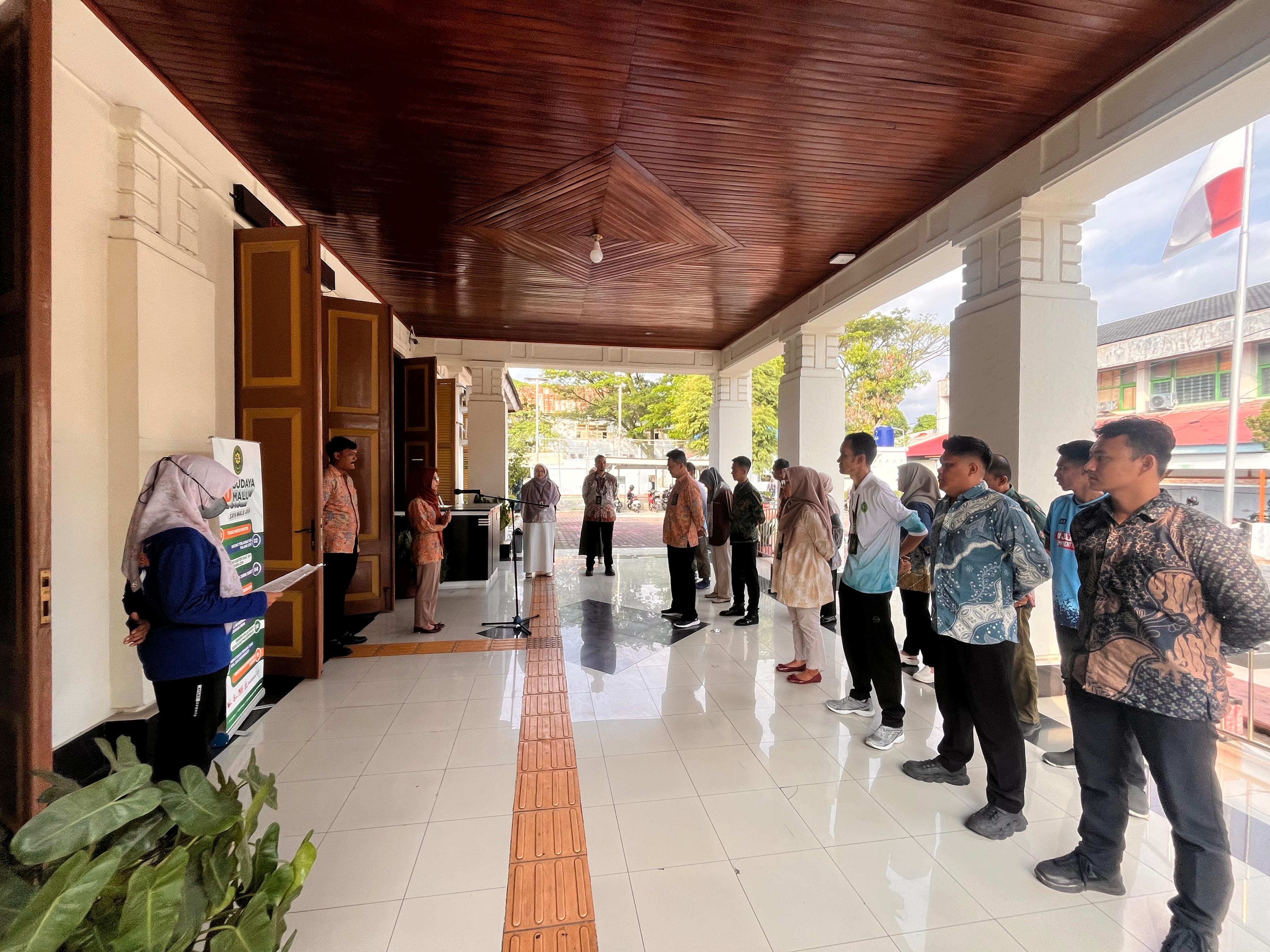 Kegiatan Rutin Apel Sore PTUN Padang