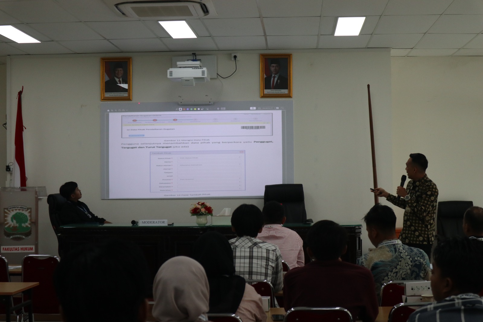 Hakim PTUN Padang memberikan Materi tentang E-Court pada Kegiatan Pendidikan Khusus Profesi Advokat (PKPA) Yang ke XX Tahun 2025