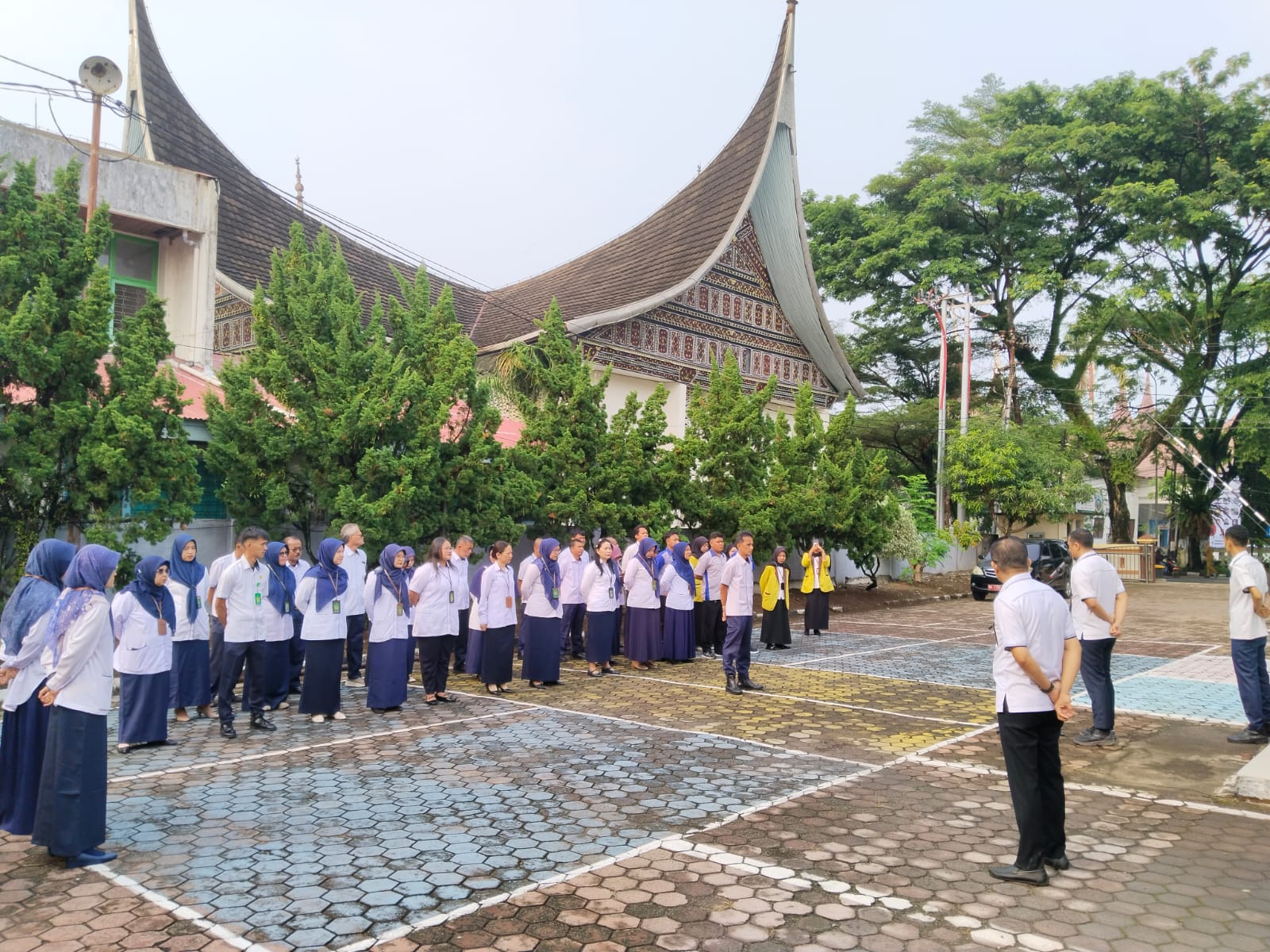 Kegiatan Rutin Apel Pagi PTUN Padang
