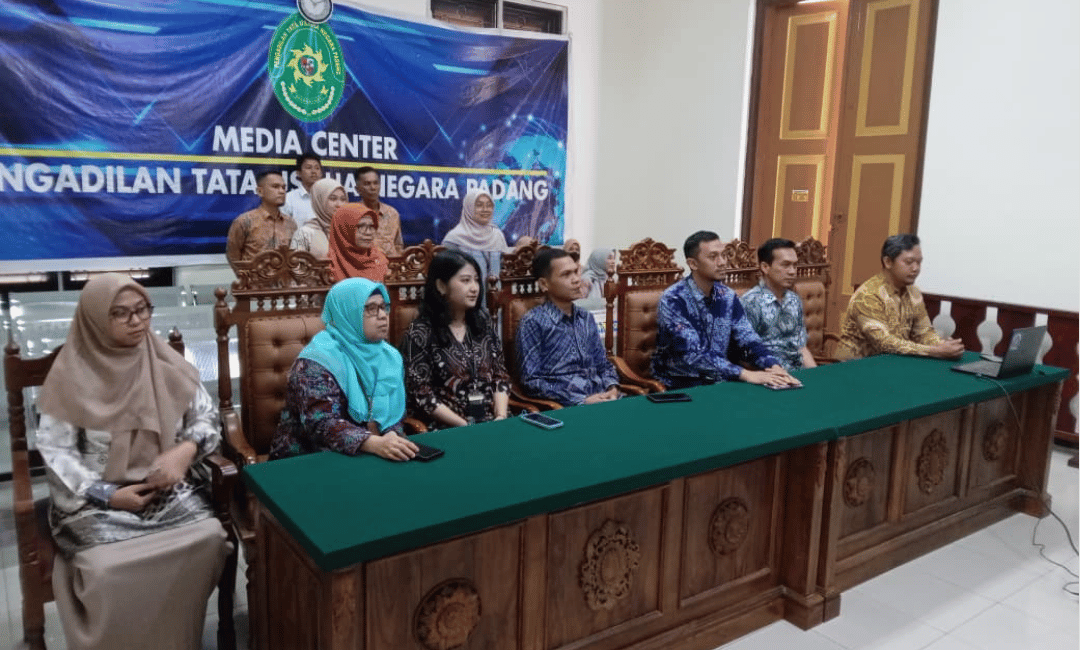 Acara Wisuda Purnabakti YM. Dr. Arifin Marapung, S.H., M.Hum