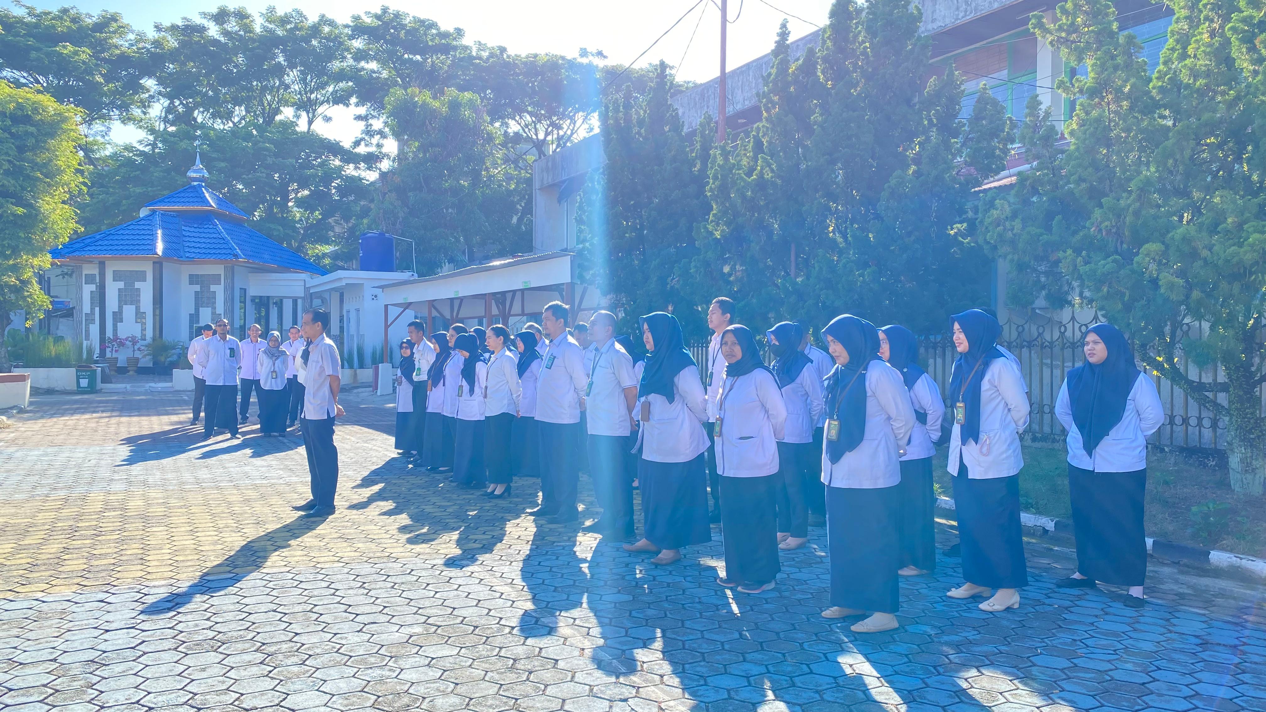 Kegiatan Rutin Apel Pagi PTUN Padang