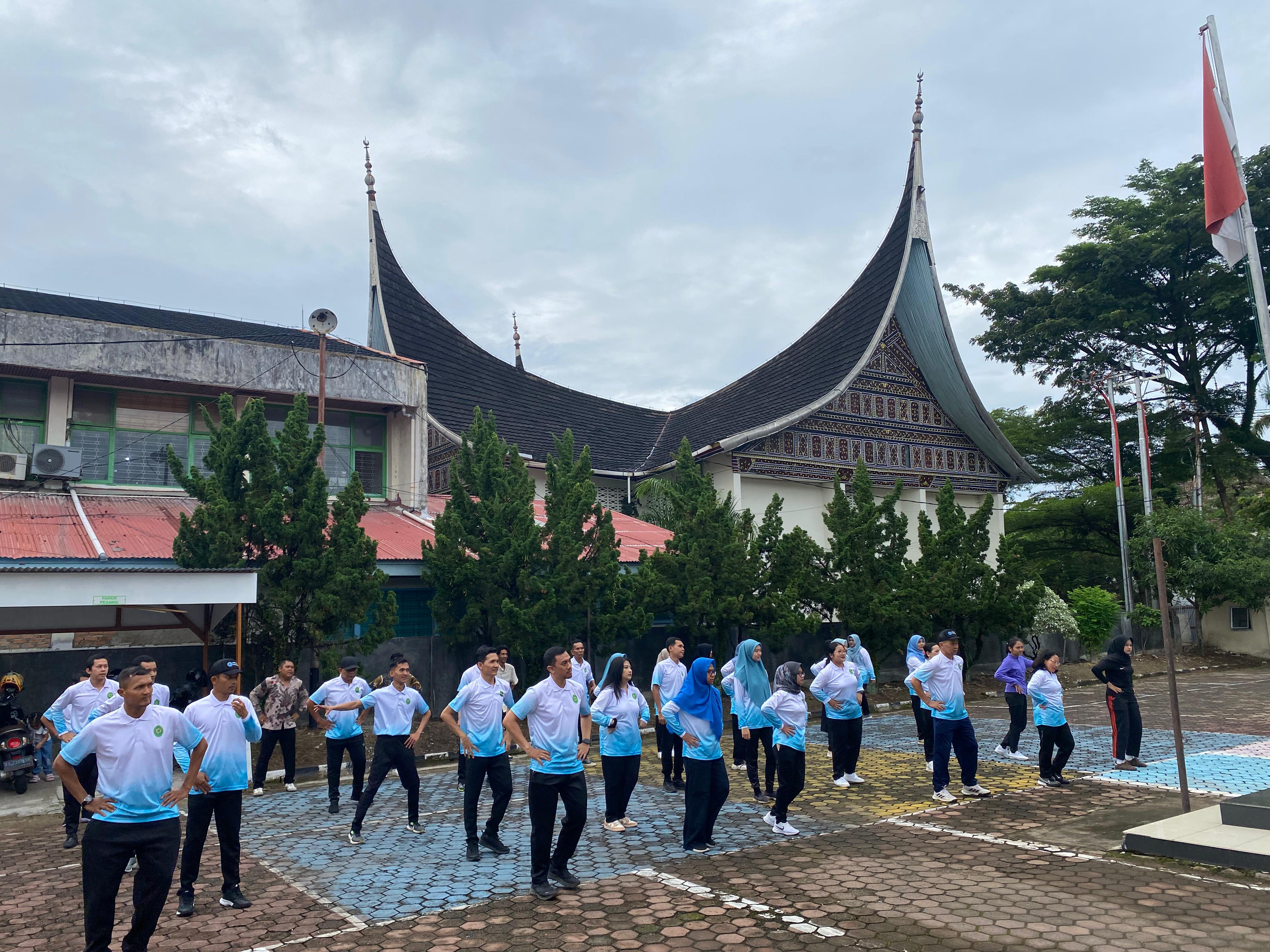 Kegiatan senam pagi seluruh Aparatur PTUN Padang