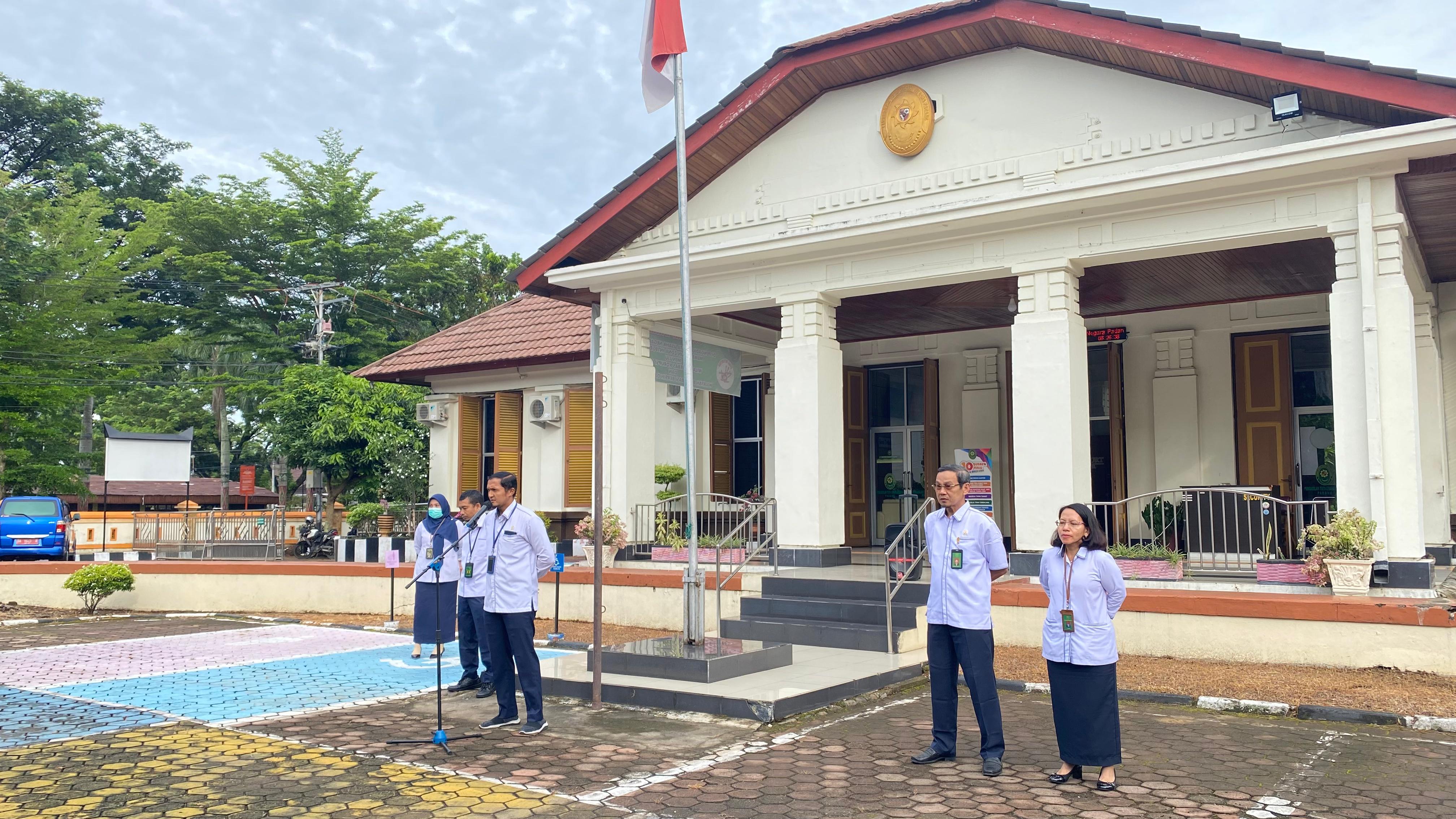 Kegiatan Rutin Apel Pagi PTUN Padang