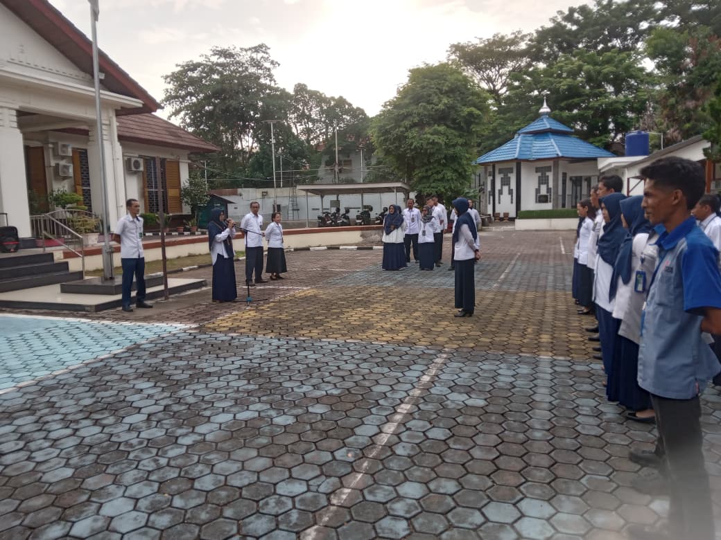 Kegiatan Rutin Apel Pagi PTUN Padang