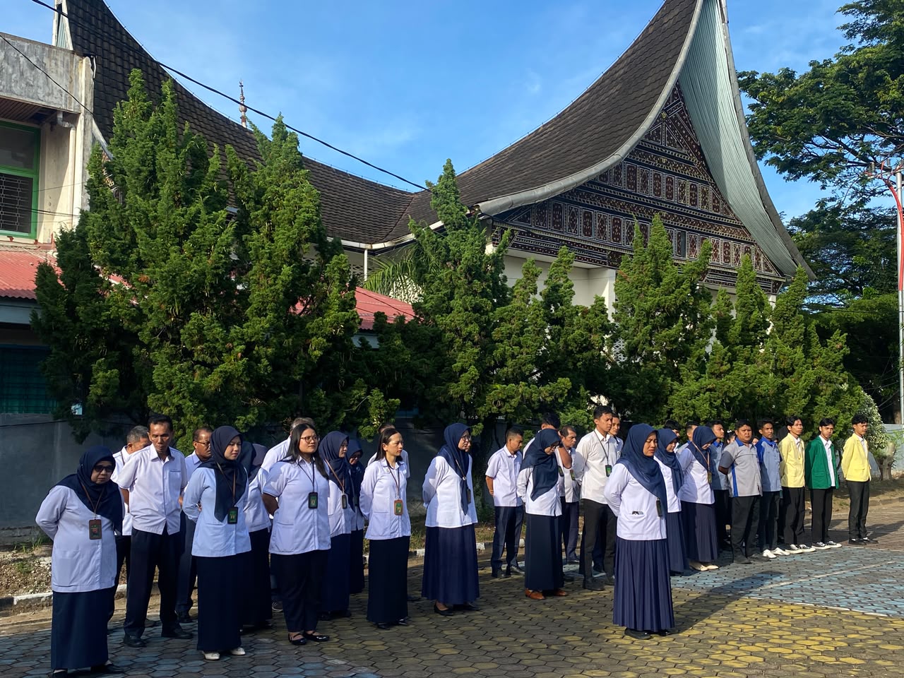 Kegiatan Rutin Apel Pagi PTUN Padang