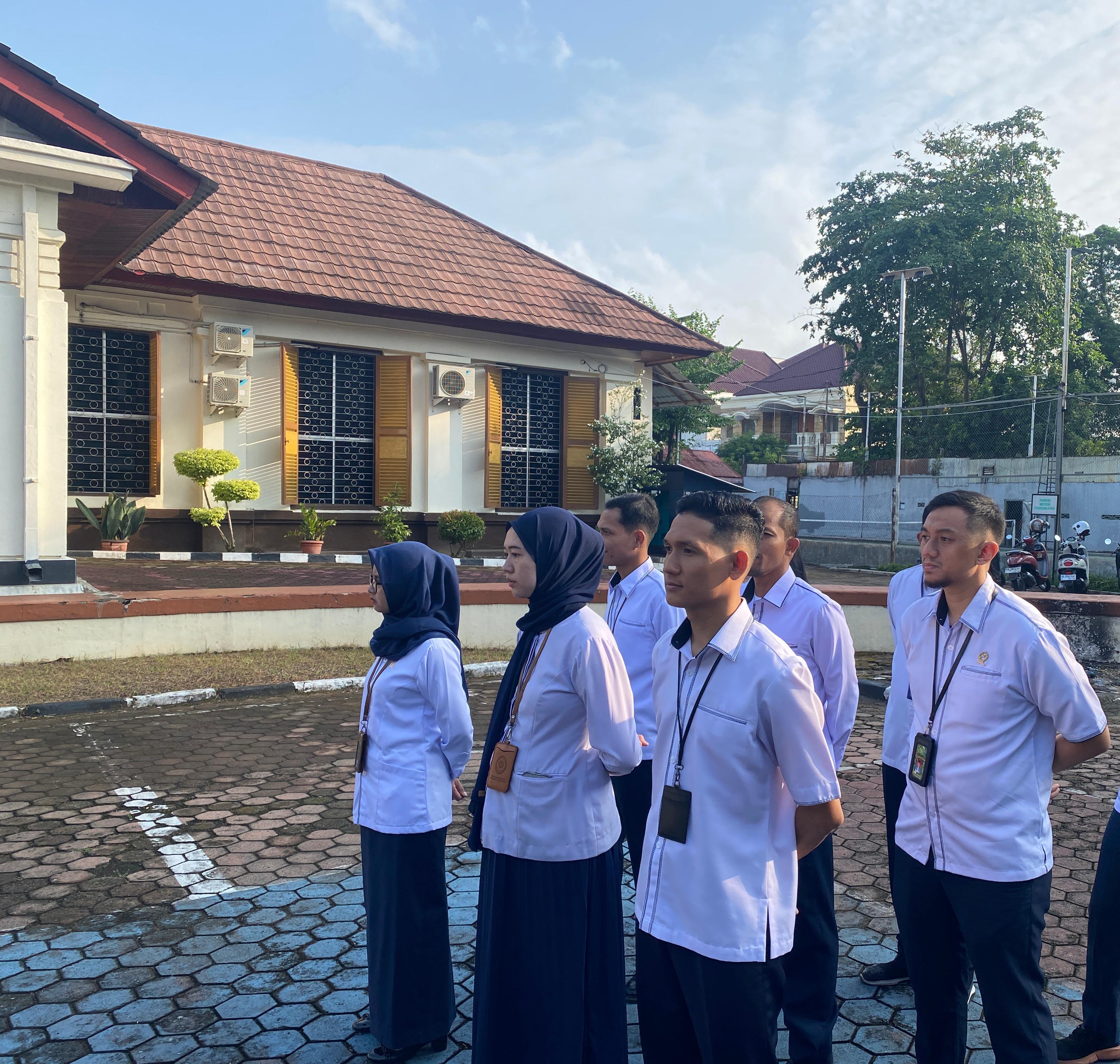 Kegiatan Rutin Apel Pagi PTUN Padang