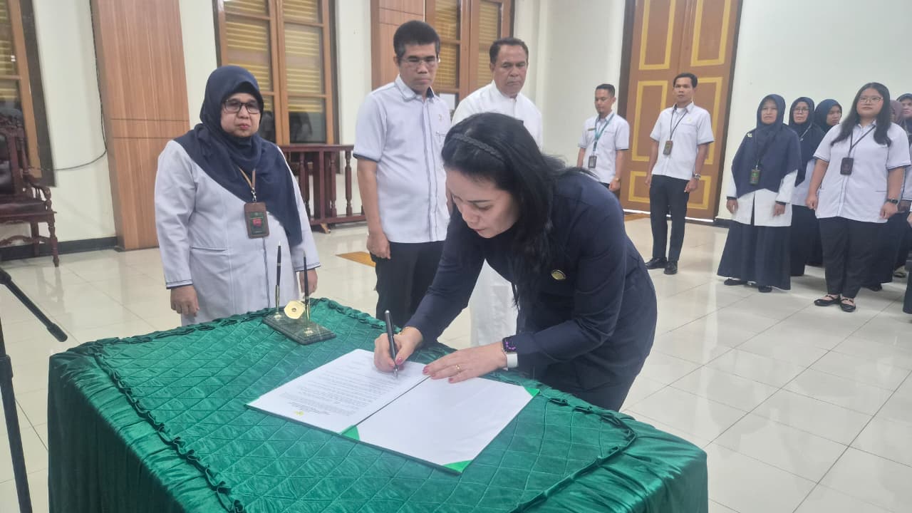 Pelantikan Sekretaris PTUN Padang